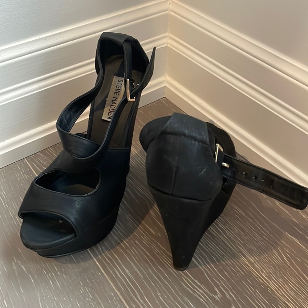 Steve Madden Black Wedges